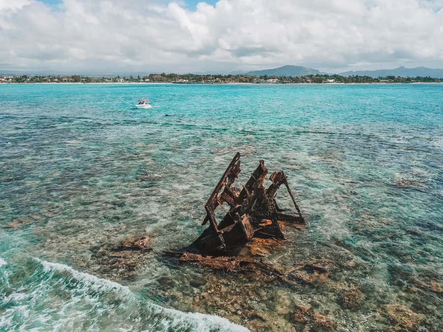 Mauritius: Full-Day Speedboat Tour to Ile aux Cerfs & BBQ - Snorkeling in the clear lagoon