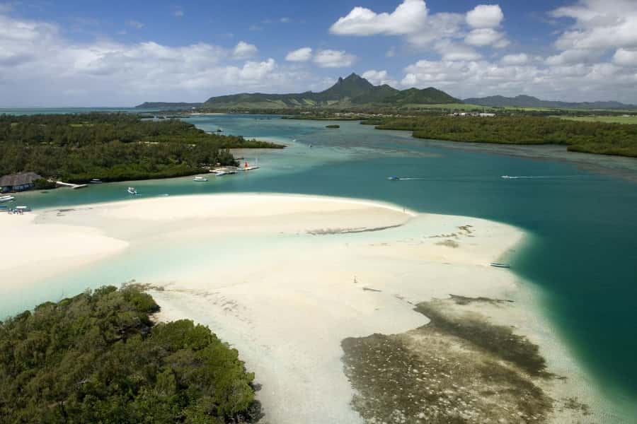 Mauritius: Ile Aux Cerfs Catamaran Trip w/ Lunch & Transfer - Starting with a smooth hotel pickup