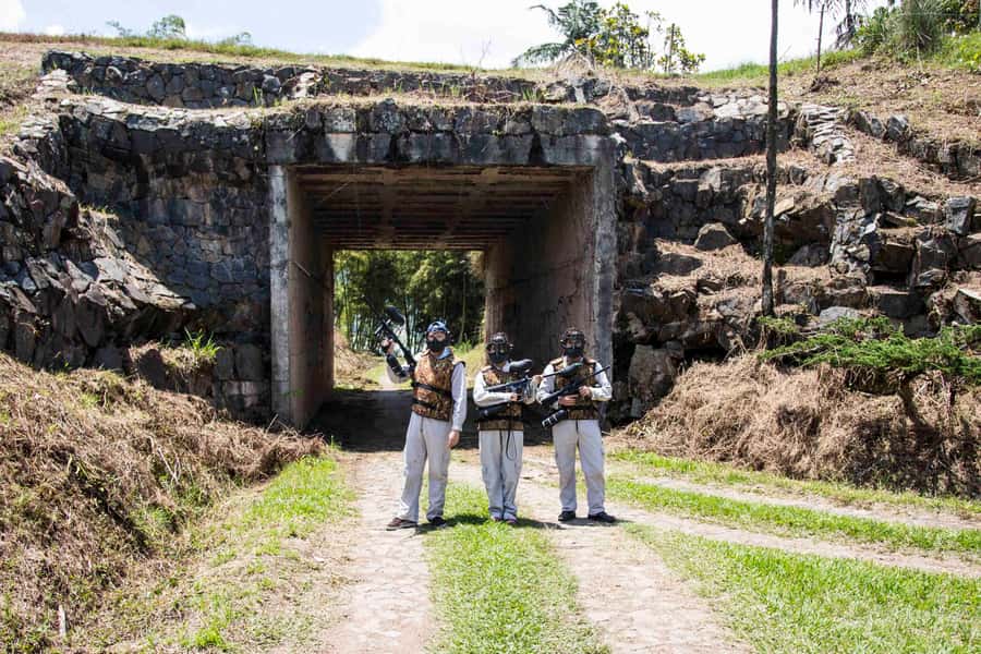 Medellin: Guatapé Day Trip & Boat to Pablo Escobar's Estate - Exploring Guatapé’s painted streets