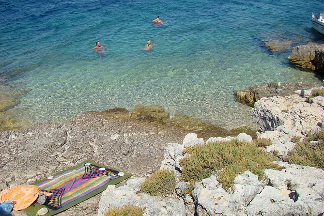 Medulin -Kamenjak 5h boat trip with lunch & drinks on Sandra Boat - What the Boat Offers During the Ride