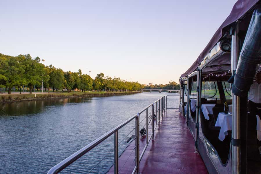 Melbourne: 4-Course Dinner Cruise with Drinks - Service that carries the evening