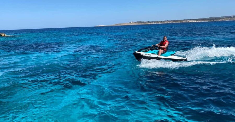 Mellieha: Jet Ski Rental with Safety Boat - Thirty minutes between Malta and Comino