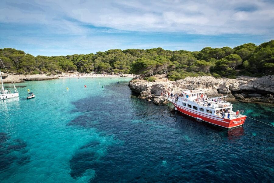 Menorca: Full-Day Boat Tour with Paella Lunch - Who should book this boat day?