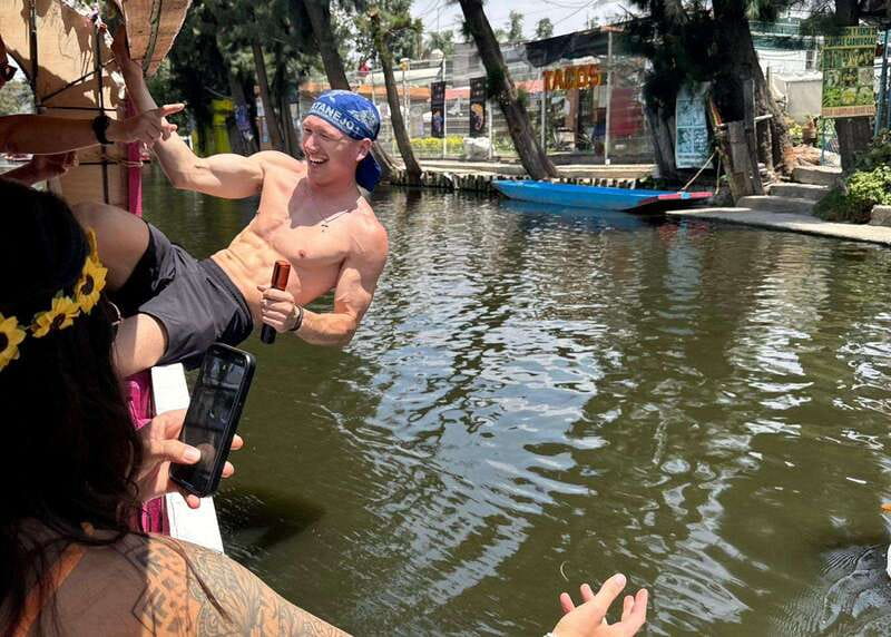 Mexico City: Xochimilco Boat Party with Unlimited Drinks - Games, music, and the social rhythm
