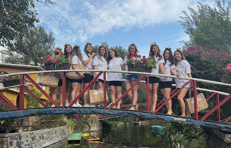 Mexico City: Xochimilco Boat Party with Unlimited Drinks - Food on a chinampa and what is included