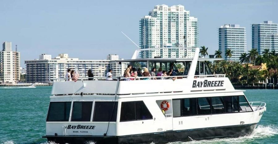 Miami: Biscayne Bay Millionaire's Homes Sightseeing Cruise - From Freedom Tower to the downtown waterfront