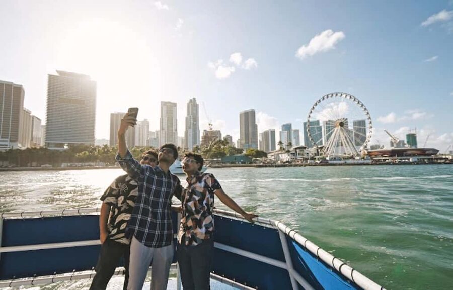Miami: Biscayne Bay Millionaire's Homes Sightseeing Cruise - Price, flexibility, and who should book