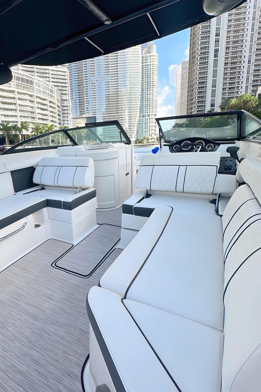 Miami: Private Boat Charter Guided and Tailored Experience - Star Island and Millionaires’ Row