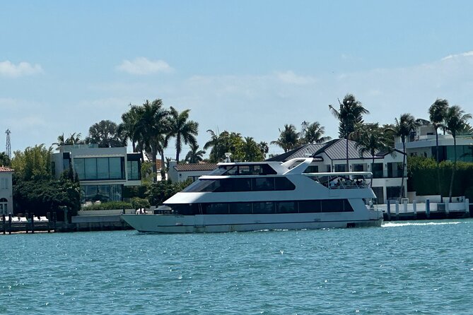Miami Skyline Boat Cruise Past Millionaire's Homes Optional Stop - Key points at a glance