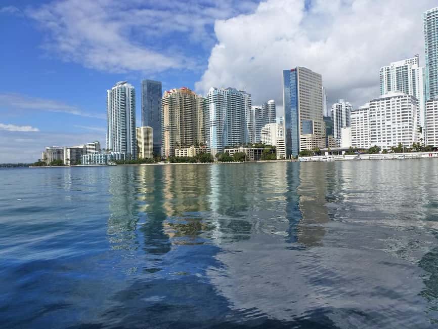 Miami Skyline Cruise of Millionaire Homes - Finding the Water Taxi at Bayside Marketplace