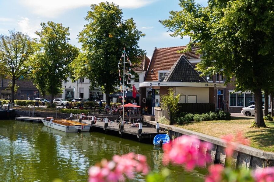 Middelburg: City Canal Cruise - What the guide adds to the ride