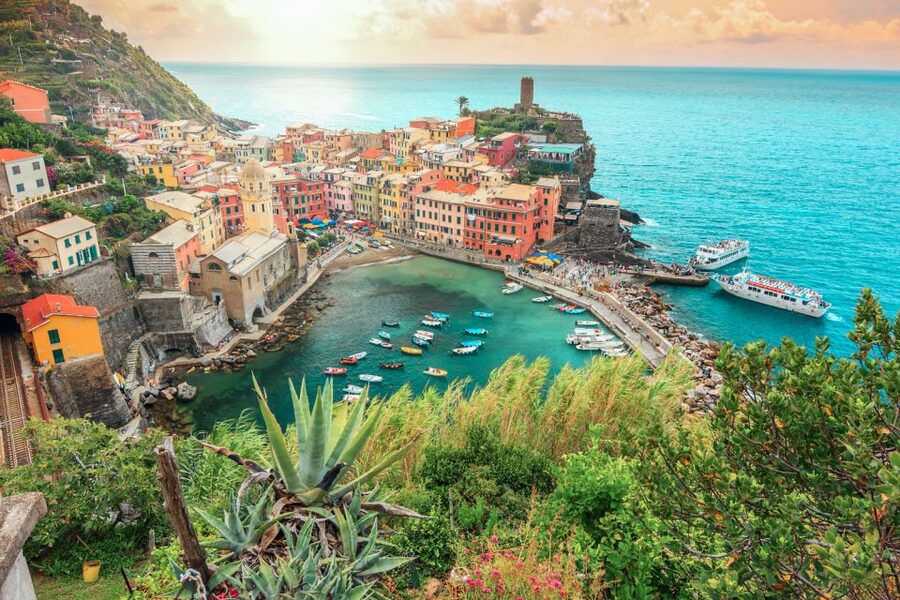 Milan: Cinque Terre Full-Day Guided Trip With Cruise - Manarola: one hour among steep lanes