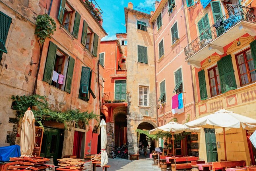 Milan: Cinque Terre Full-Day Guided Trip With Cruise - Who should book this Cinque Terre trip