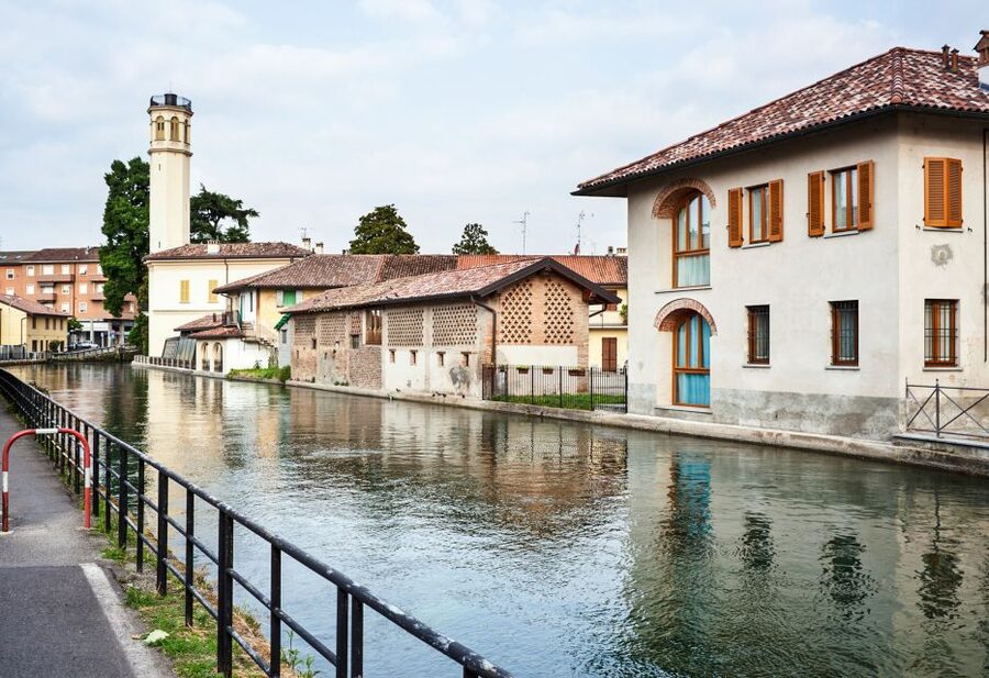 Milan: Navigli District Canal Boat Tour with Aperitivo - Why a canal cruise fits Milan
