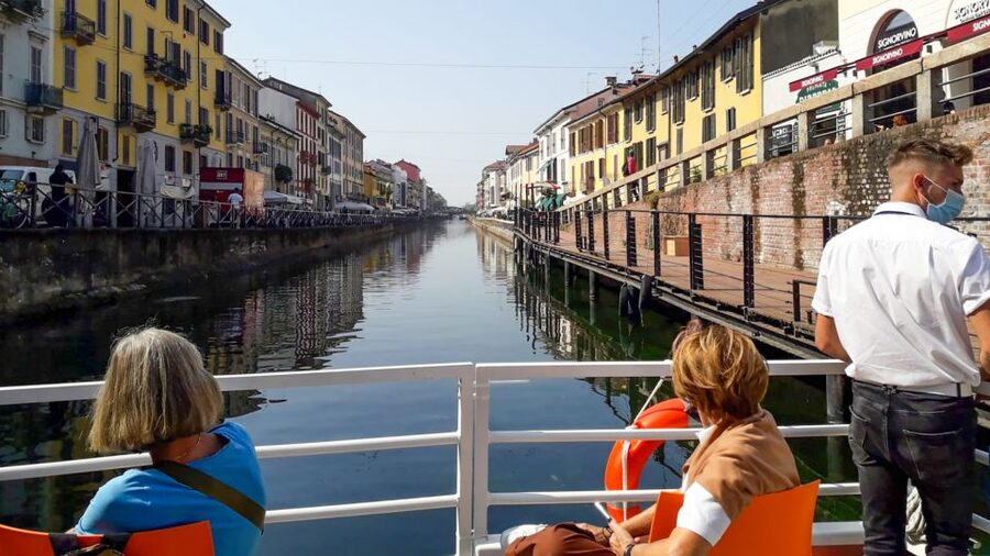 Milan: Navigli District Canal Boat Tour with Aperitivo - The launderers’ lane and old canal life
