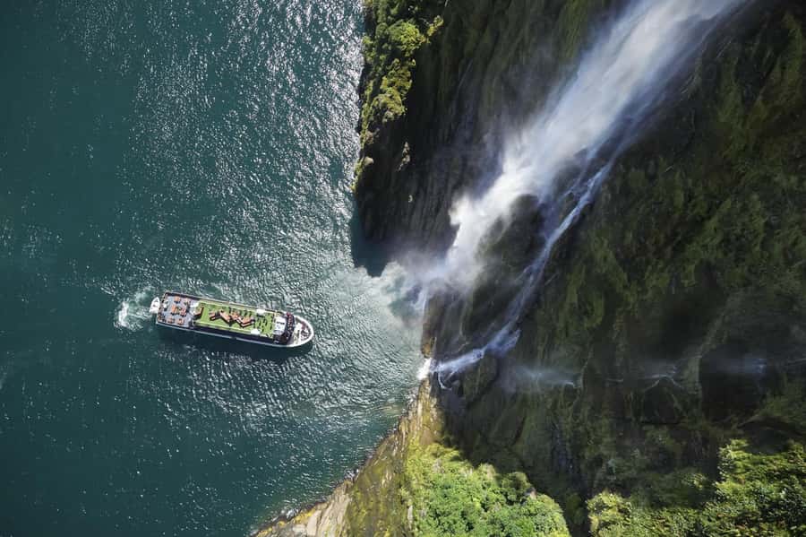Milford Sound: 2-Hour Wildlife & Nature Cruise - Finding Your Best View on the Vessel