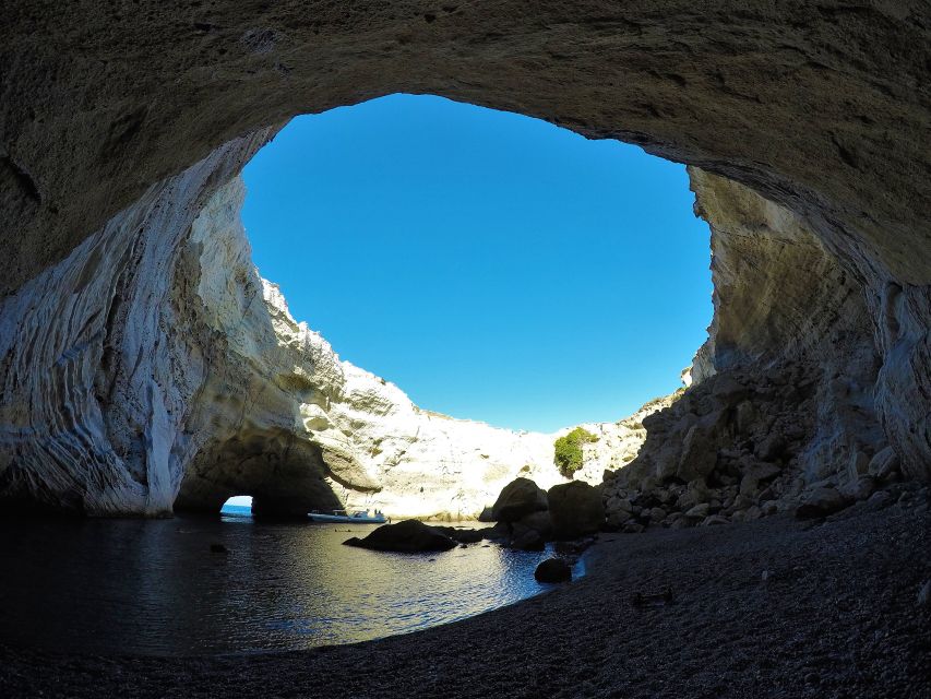 Milos: Half-Day Speedboat Cruise to Klefiko with Snorkeling - Food, crew, and comfort on board
