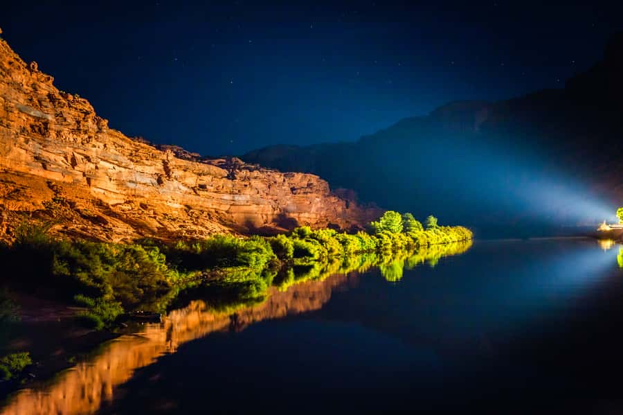 Moab: Colorado River Dinner Cruise with Music and Light Show - A gentle boat ride through the canyon