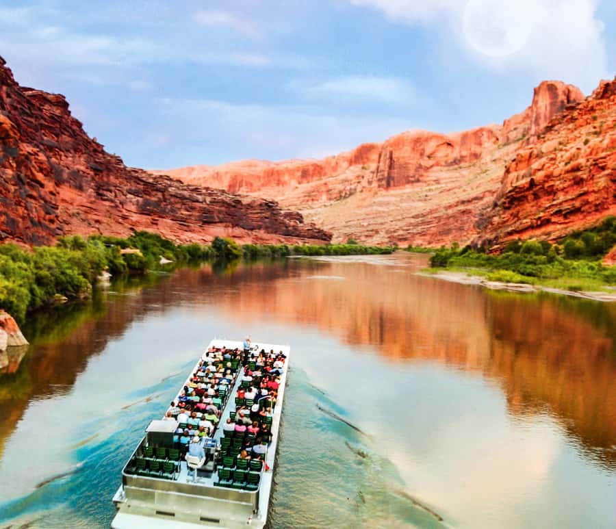 Moab: Colorado River Dinner Cruise with Music and Light Show - Timing, comfort, and practical details