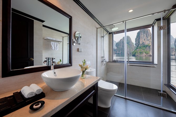 Mon Chéri Cruise 5 star: Unique 2 Days Tuan Chau - Halong bay - Lan Ha Bay - Meals, cooking, and evening activities aboard