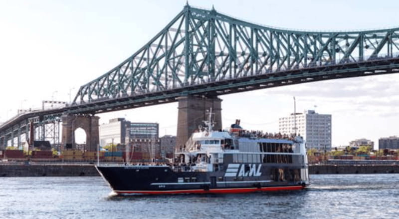 Montréal: Guided Sightseeing River Cruise - Olympic Stadium and the eastern waterfront