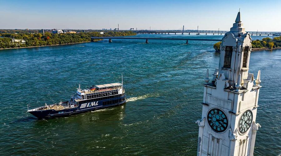 Montréal: Guided Sightseeing River Cruise - What the onboard experience is really like