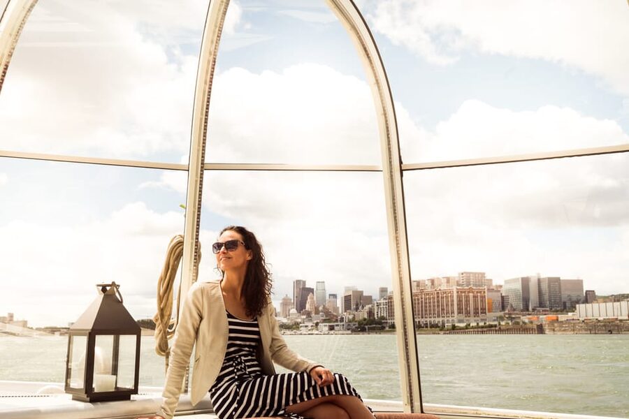 Montreal: Le Bateau-Mouche St. Lawrence Sightseeing Cruise - Food, drinks, and the onboard atmosphere