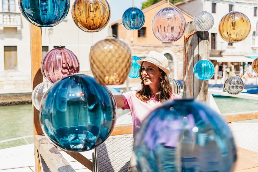 Murano & Burano: Boat Tour with Guide & Glass Factory Visit - Key points at a glance