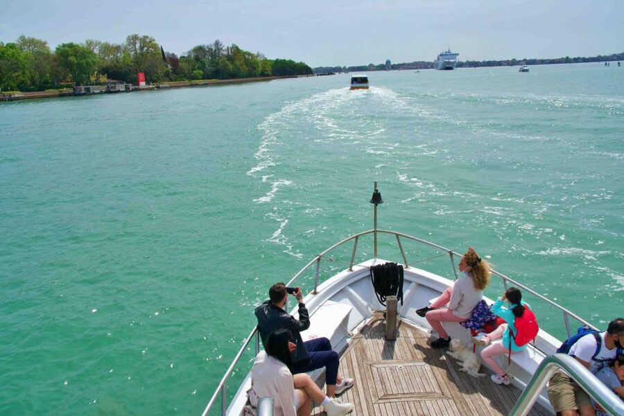 Murano & Burano: Boat Tour with Guide & Glass Factory Visit - How much time do you really need?