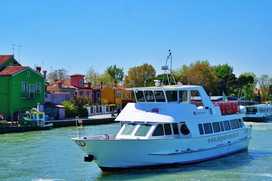 Murano & Burano: Boat Tour with Guide & Glass Factory Visit - Who should book this boat tour?