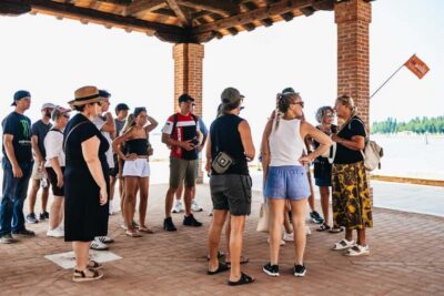 Murano & Burano Guided Tour by Private Boat with Glassmaking