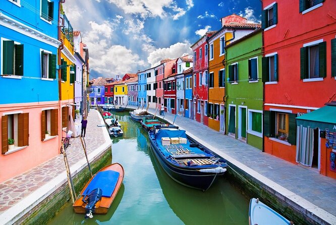 Murano & Burano Islands Guided Small-Group Tour by Private Boat - Why Murano and Burano make a good half-day