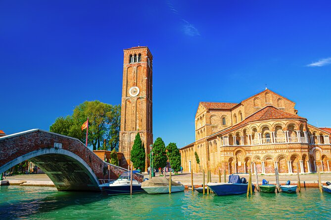 Murano & Burano Islands Guided Small-Group Tour by Private Boat - Burano: colorful streets and handmade lace