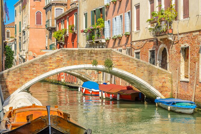 Murano & Burano Islands Guided Small-Group Tour by Private Boat - Practical details that affect your day