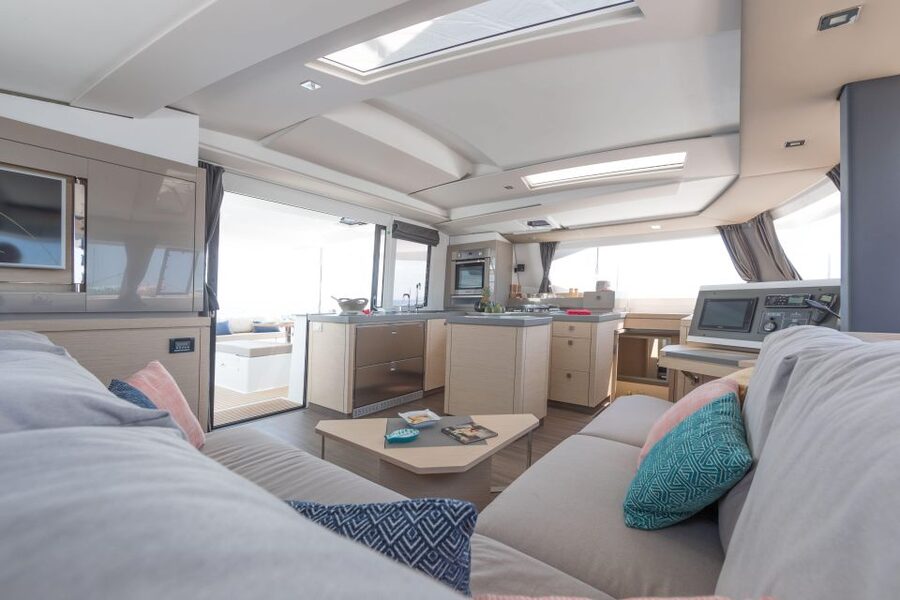 Mykonos: Catamaran Cruise with 3-Course Meal and Transfers - The long sail back to Mykonos