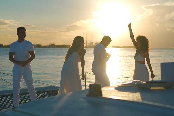 Nassau: Sunset Dinner Cruise - A catamaran ride through Paradise Island Harbor