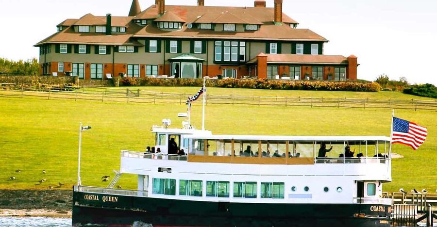 Newport, Rhode Island: Scenic Narragansett Bay Cruise - Mansions seen from their water side