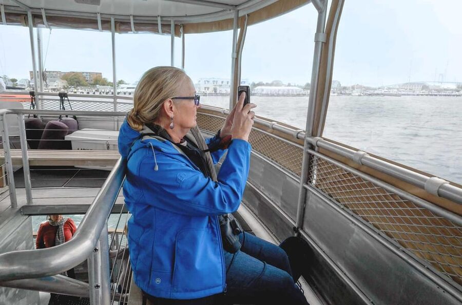 Newport, Rhode Island: Scenic Narragansett Bay Cruise - Lighthouses, forts, and the Jamestown shoreline