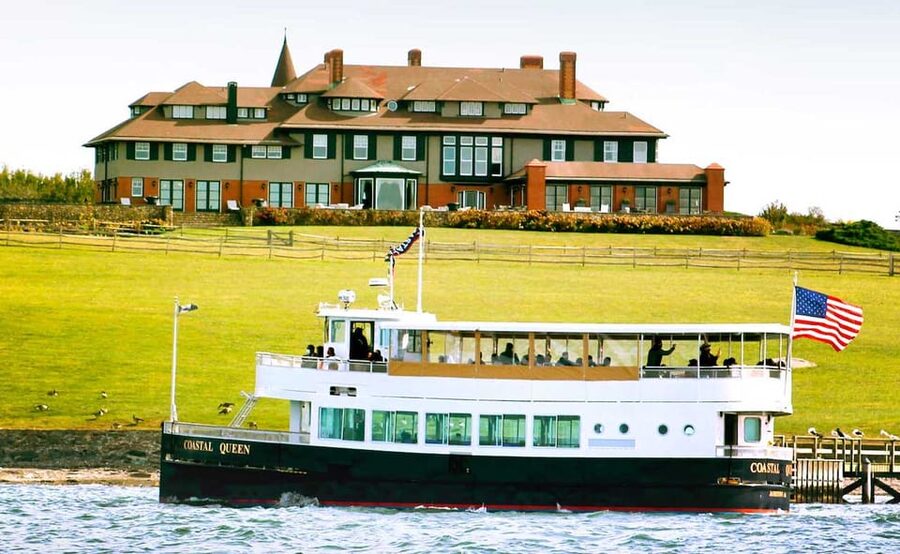 Newport, Rhode Island: Scenic Narragansett Bay Cruise - Choosing the best seat on the Coastal Queen