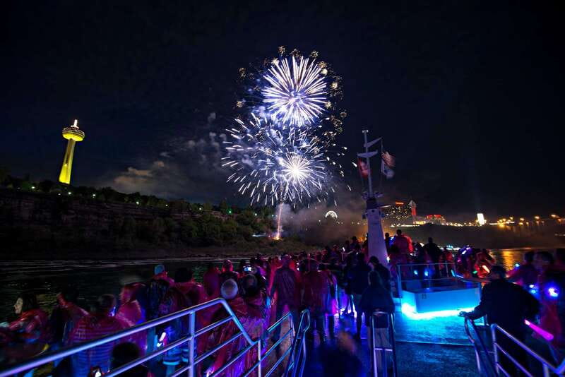 Niagara Falls, Canada: Evening Fireworks Cruise - The November schedule is earlier
