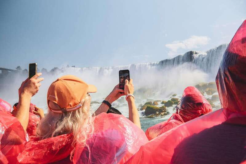 Niagara Falls Tour: Boat Ride, Journey Behind Falls and more - Queen Victoria Place and the first look at the Falls