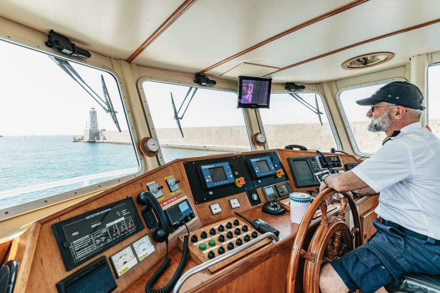 Nice: 1-Hour Sightseeing Cruise to Villefranche Bay - Commentary That Makes The Hour More Useful