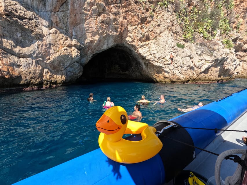 Nice: Mala Caves, Villefranche & Snorkeling Boat Tour - The return ride with music and local stories