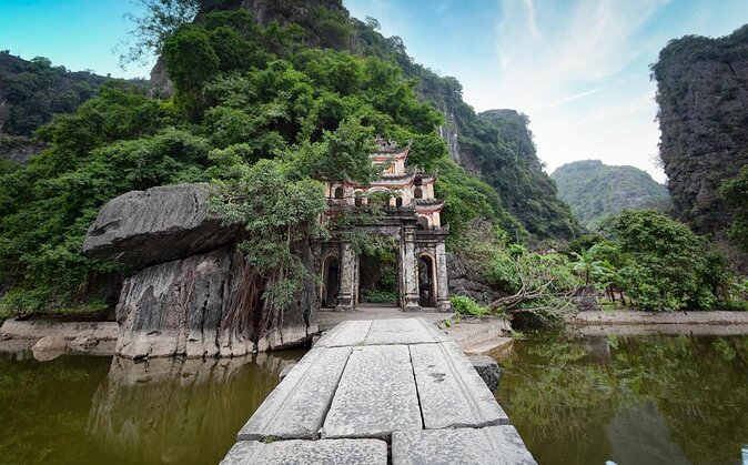 Ninh Binh Day Trip: Hoa Lu-Trang An/Tam Coc-Mua Cave-Cycling-Boat - What matters most before you book