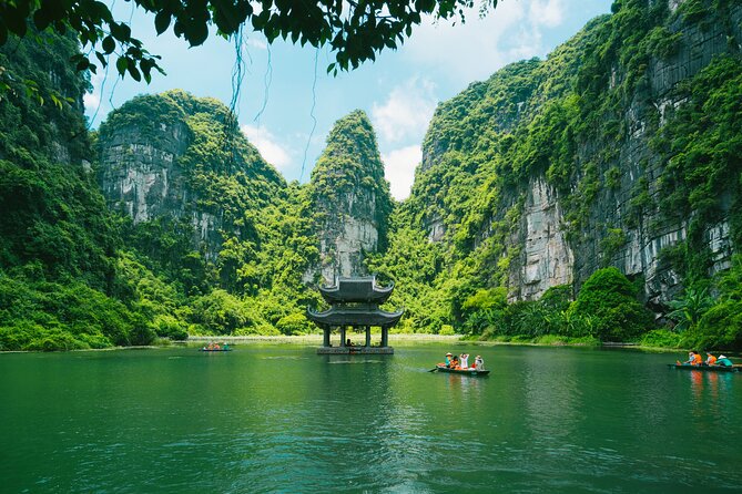 Ninh Binh Day Trip: Hoa Lu-Trang An/Tam Coc-Mua Cave-Cycling-Boat - What the guide and group size mean