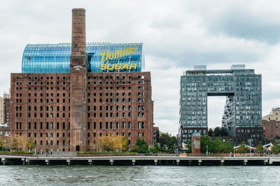 NYC: Around Manhattan Official NYC Architecture Cruise - Harlem River bridges and New York engineering