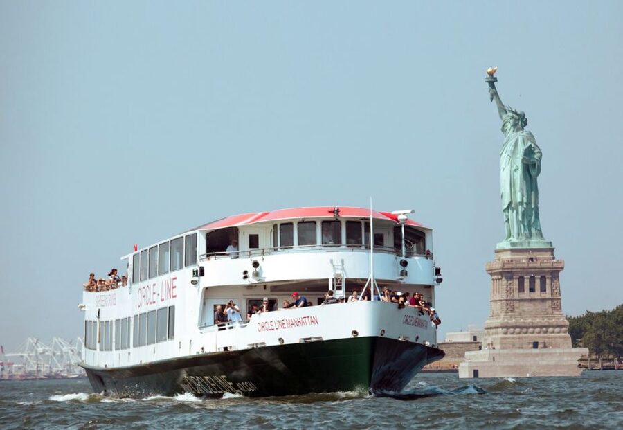 NYC: Circle Line 1.5-Hr Landmarks Skip-The-Box-Office Cruise - Heading south along the Hudson