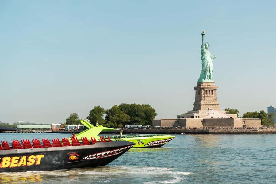 NYC: Circle Line "The Beast" Midtown/Downtown Speedboat Ride - What The Beast really is