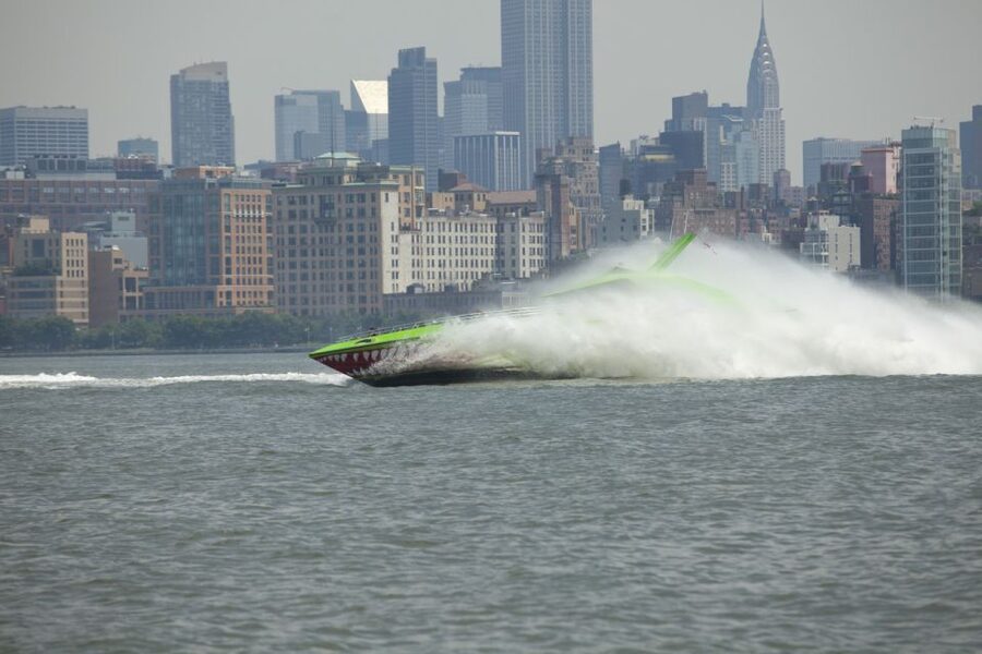 NYC: Circle Line "The Beast" Midtown/Downtown Speedboat Ride - Leaving Manhattan behind at full speed