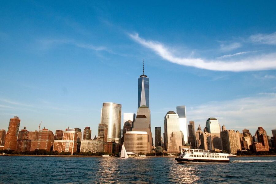 NYC: Circle Line "The Beast" Midtown/Downtown Speedboat Ride - Ellis Island and New York Harbor from the water
